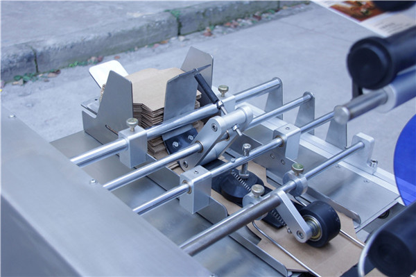 Automatic-Paging-Sticker-Labeling-Machine-Details