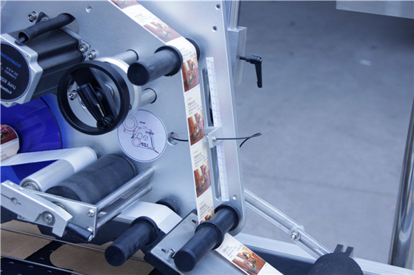 Automatic-Paging-Sticker-Labeling-Machine-Details