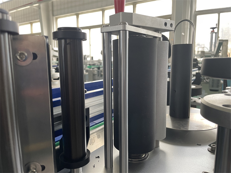 Pull label mechanism